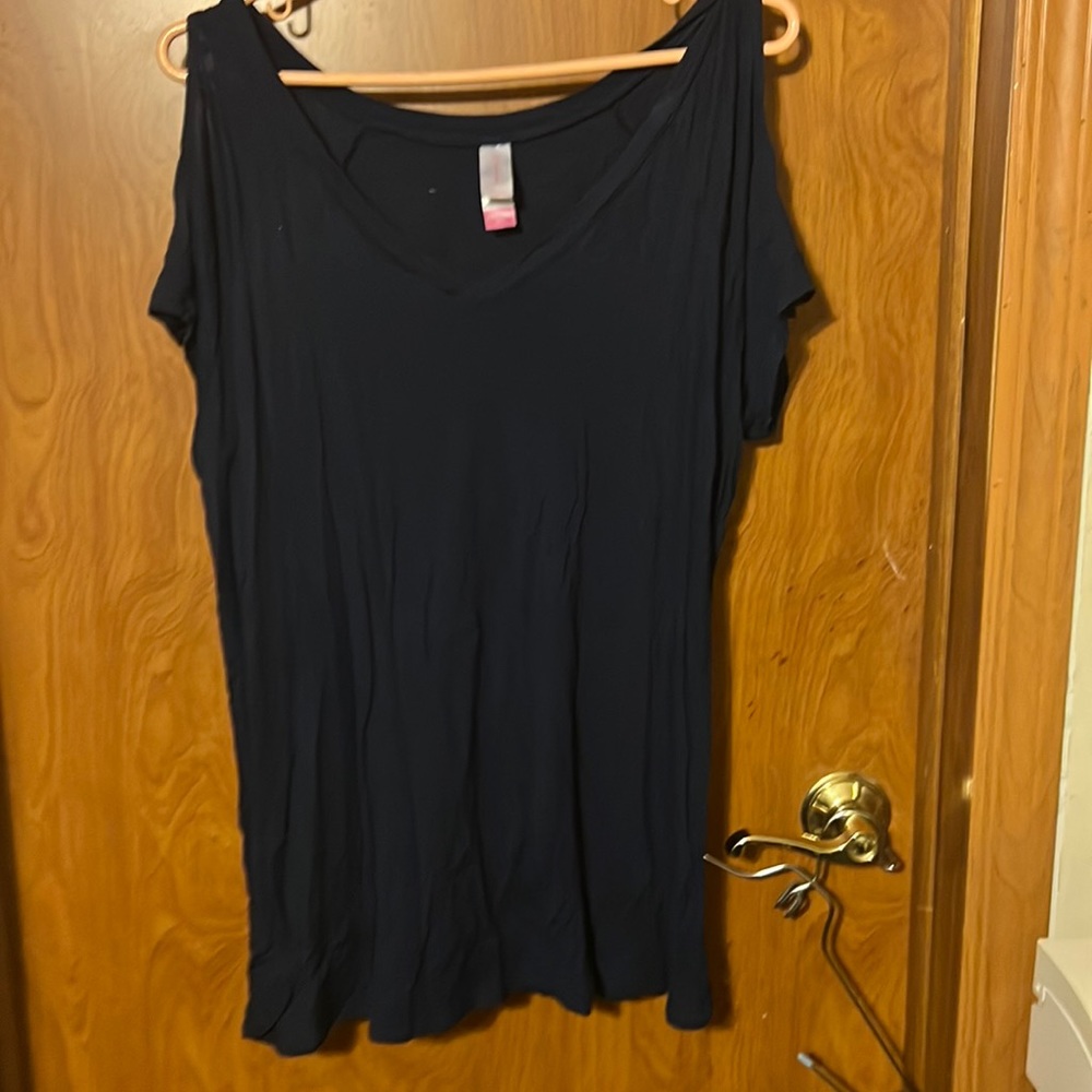 No boundaries 3XL navy peekaboo shoulder T-shirt